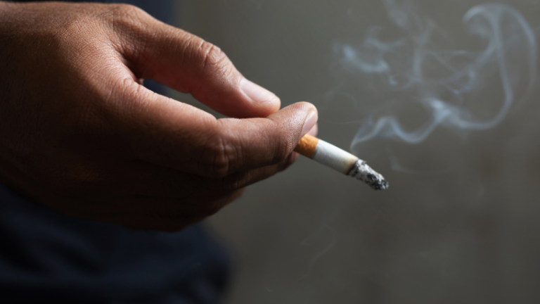 Rafa Kalimann confessa que começou a fumar aos 14 anos por pressão estética