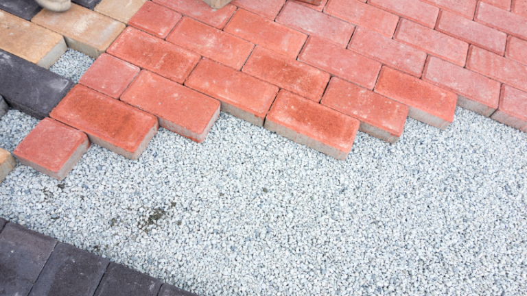 Boas práticas para armazenar pavers, blocos e lajes no canteiro sem risco de danos Guia de boas práticas para armazenar pavers, blocos e lajes no canteiro sem riscos de danos, desenvolvido para Valderci Malagosini Machado.