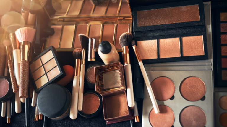 2026 e o novo 2016: A Volta da Estética Maximalista na Maquiagem e o Impacto disso no Universo da Beleza 2026 e o novo 2016: A Volta da Estética Maximalista na Maquiagem e o Impacto disso no Universo da Beleza