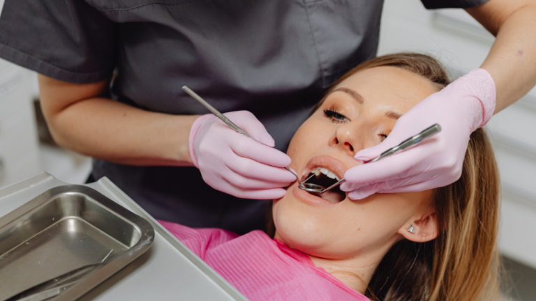 Tratamentos Ortodônticos Evoluem com Foco em Estética e Tecnologia: Transformando Sorrisos no Século XXI