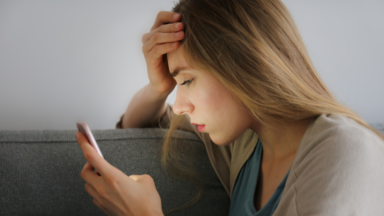 Pressão estética na era digital: como as redes sociais intensificam padrões e impactam a saúde mental Pressão estética na era digital: como as redes sociais intensificam padrões e impactam a saúde mental