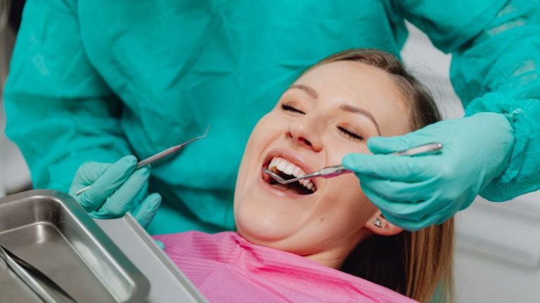 O Sorriso do Grande Dia: Como o Planejamento em Estética Odontológica Transforma a Confiança dos Noivos O Sorriso do Grande Dia: Como o Planejamento em Estética Odontológica Transforma a Confiança dos Noivos