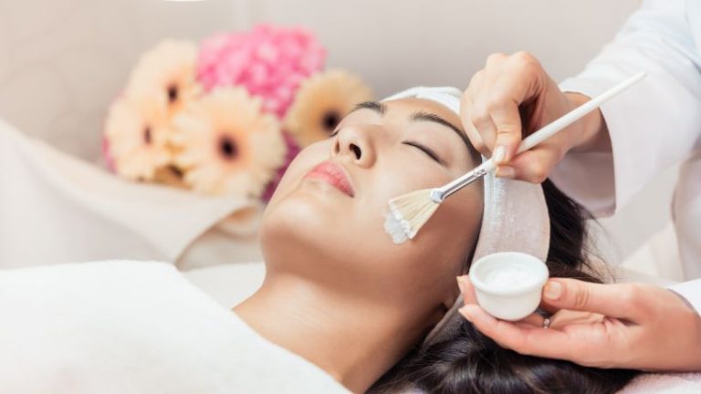 O Futuro Inteligente da Estética: Como a Inteligência Artificial e a Hiperpersonalização Estão Redefinindo o Setor de Beleza O Futuro Inteligente da Estética: Como a Inteligência Artificial e a Hiperpersonalização Estão Redefinindo o Setor de Beleza